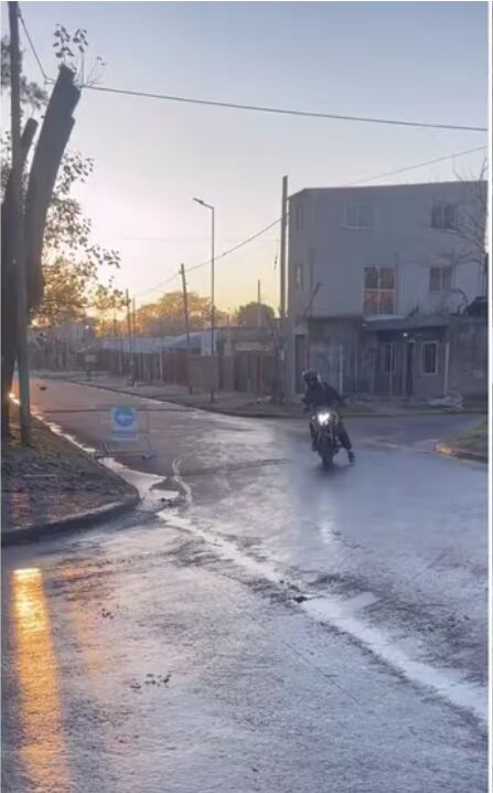 Insólito: se levanta a la madrugada para filmar accidentes de motos en su barrio