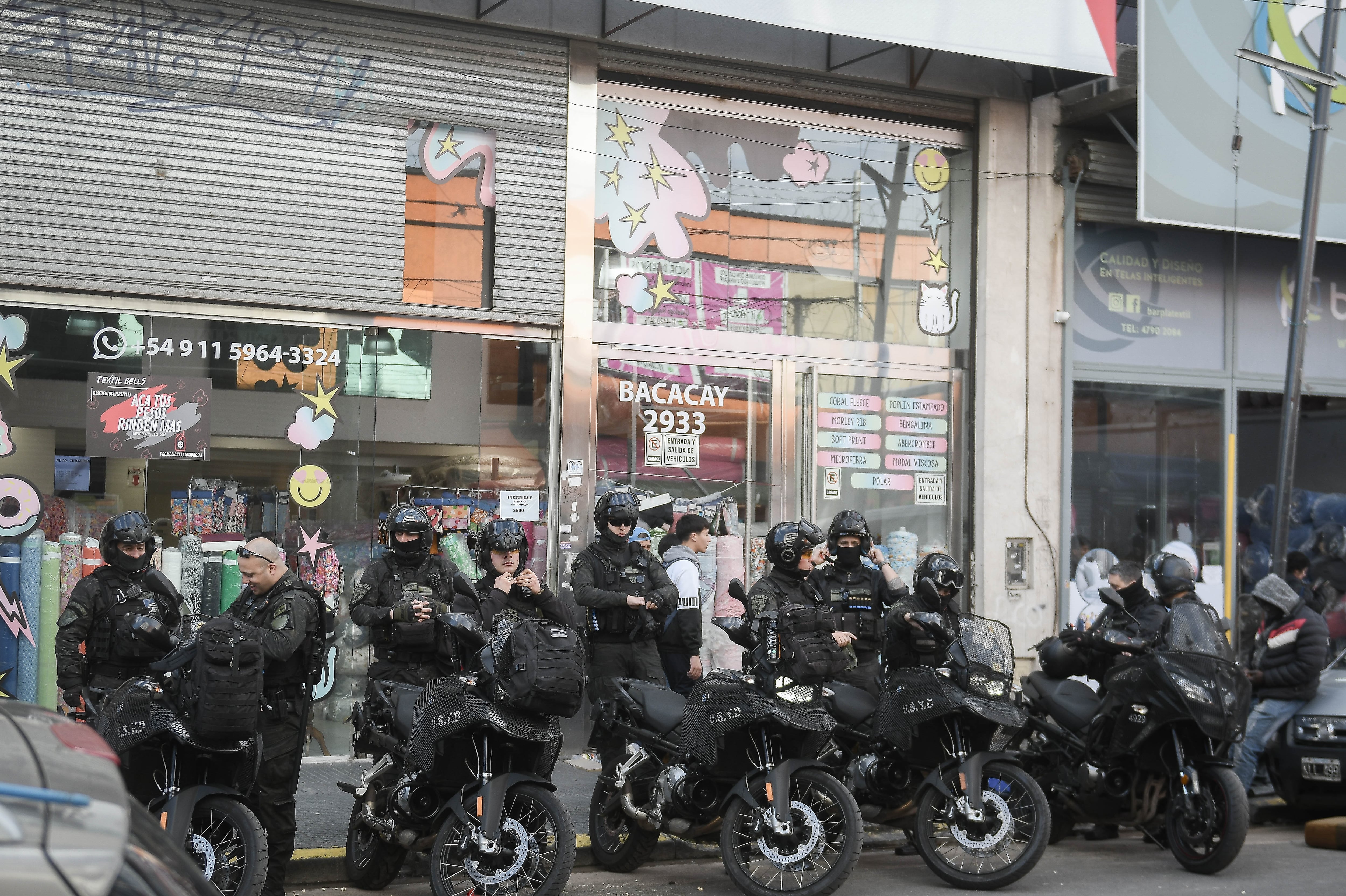 Zona comercial de Flores. Temor a saqueos en locales. Foto Federico Lopez Claro