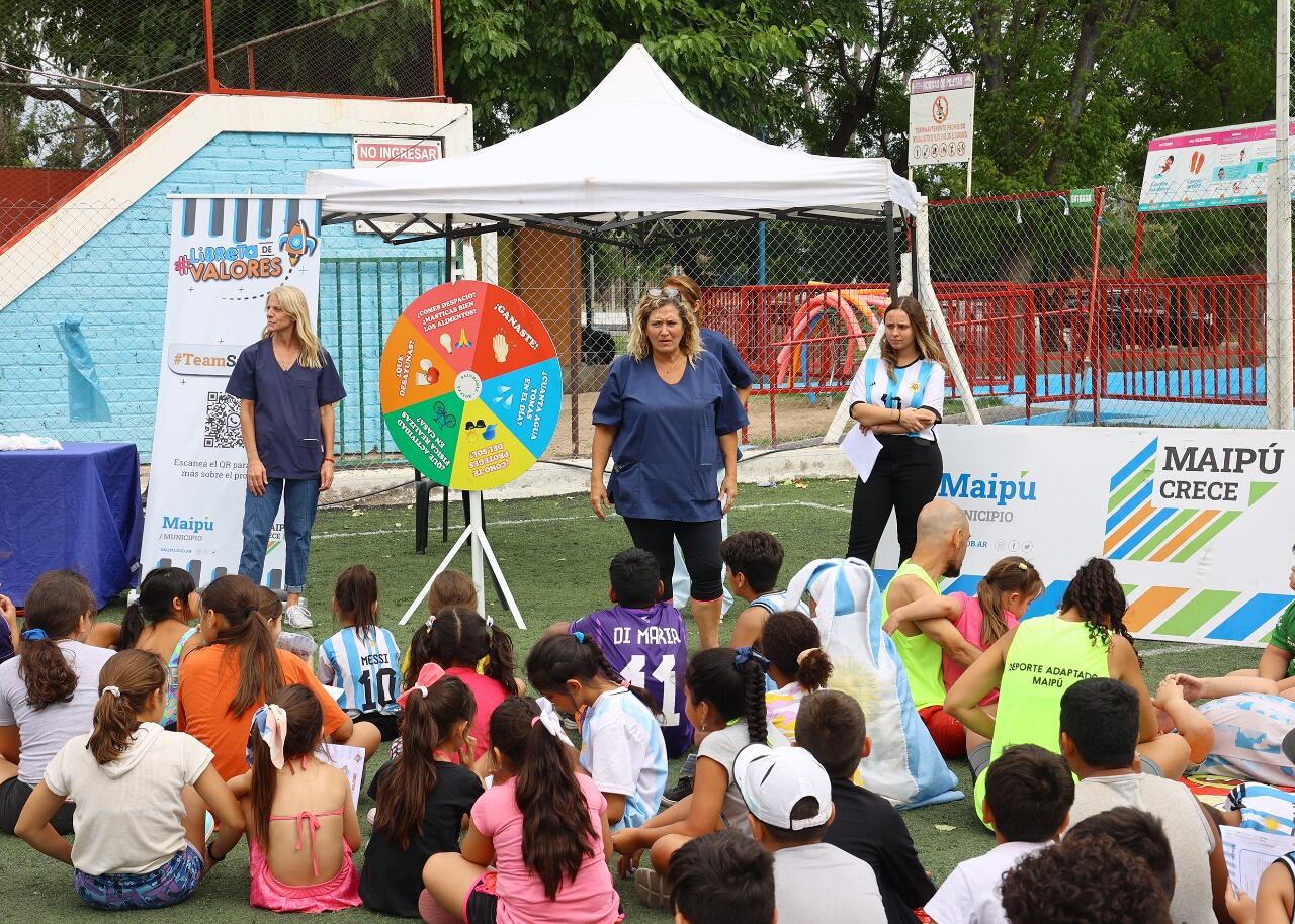 Stevanato lanzó “Libreta de Valores” en las escuelas de verano del departamento