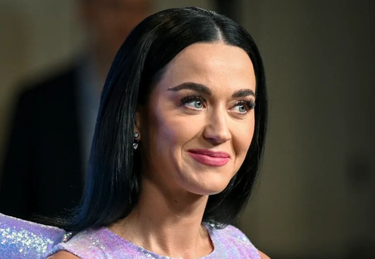 Katy Perry fue a cenar a la parrilla Don Julio y repartió empanadas en la puerta para sus fans