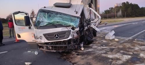 Fuerte choque entre dos camiones en la Ruta 3