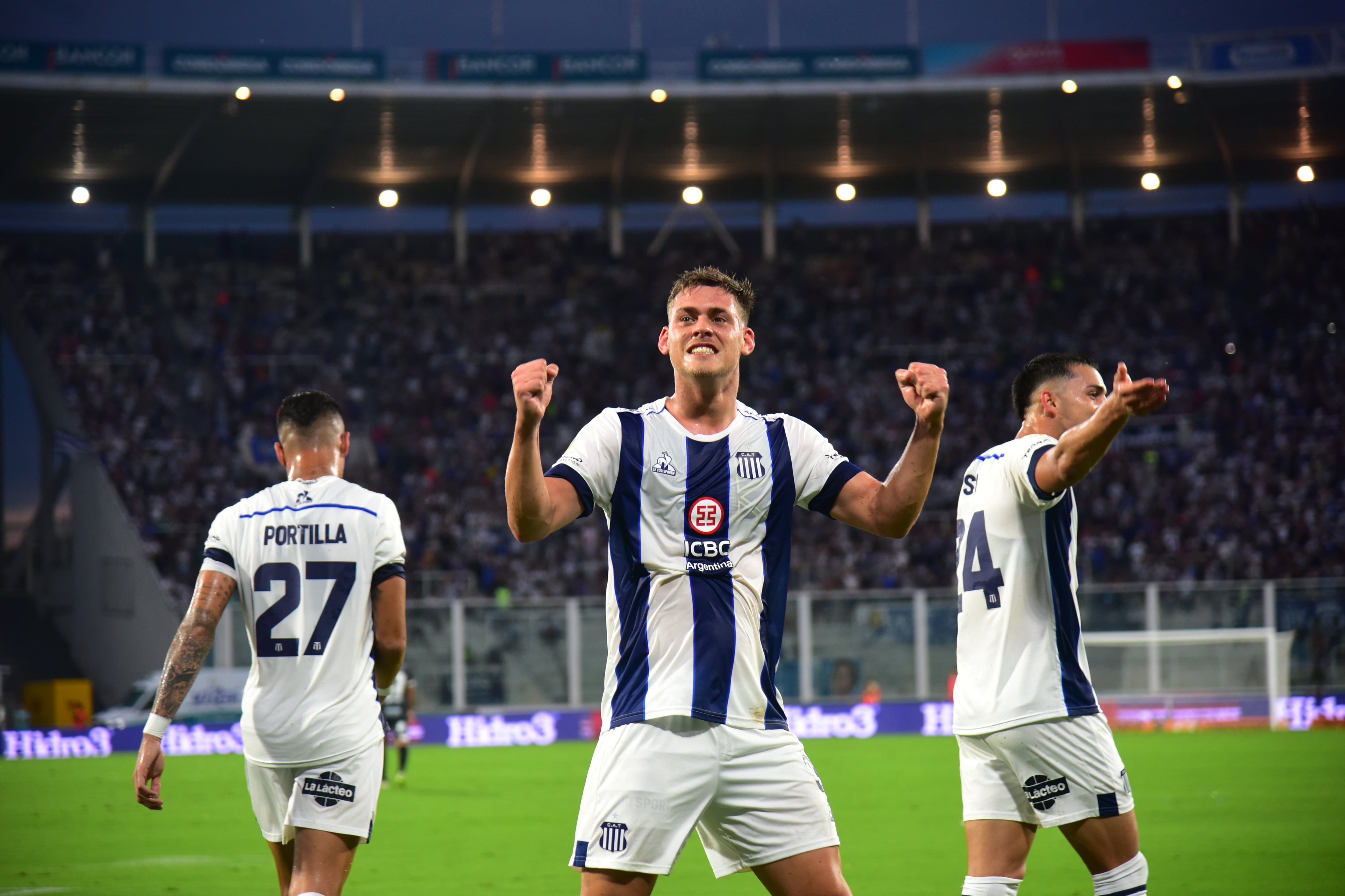 Talleres ante Atlético Tucumán por la Copa de la Liga Profesional en el estadio Mario Alberto Kempes. (La Voz)