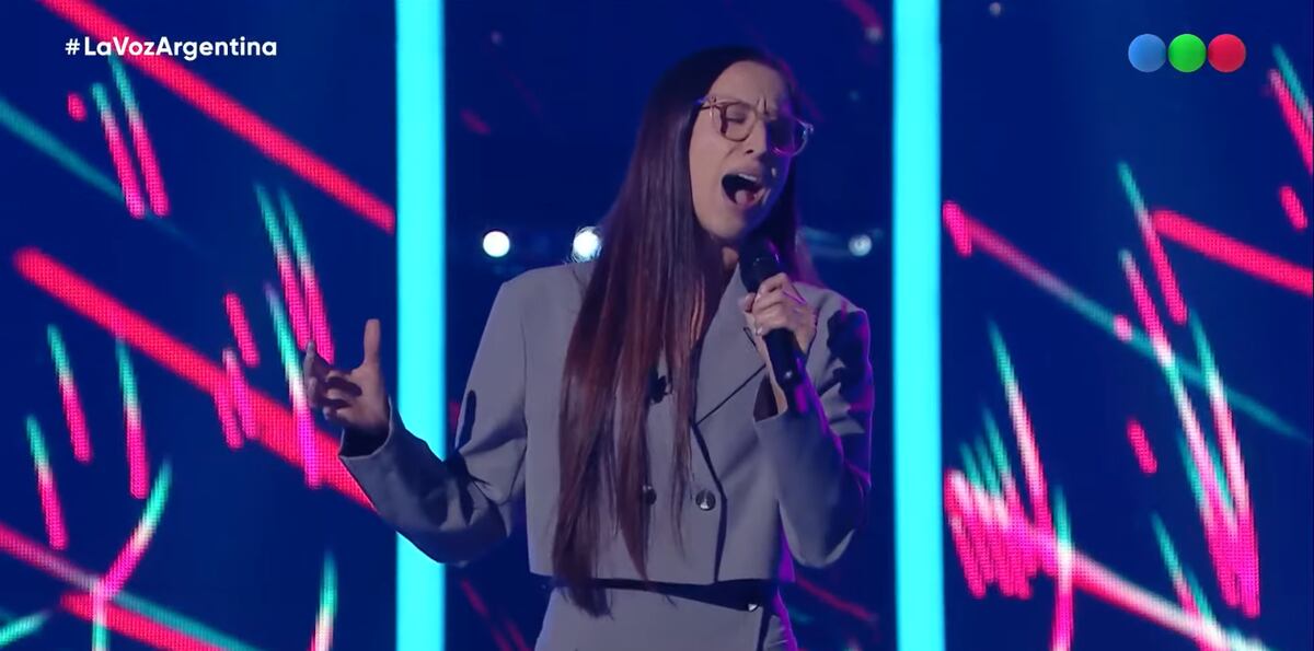 Emilia Oliveras, impactante presencia cordobesa en La Voz Argentina