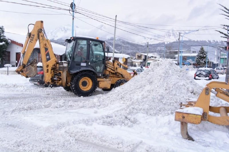 El Municipio realiza un operativo de limpieza en diferentes calles y accesos