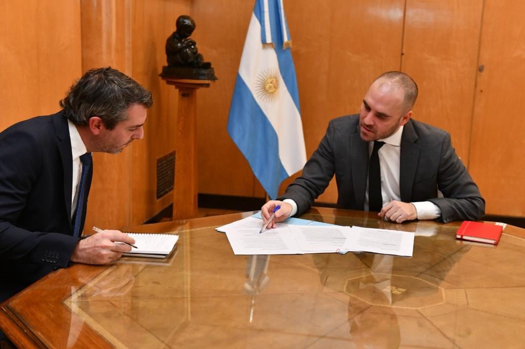 Guillermo Hang junto a Martín Guzmán