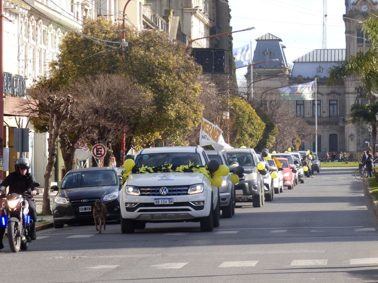 Caravana de Werner Nickel por el centro de la ciudad