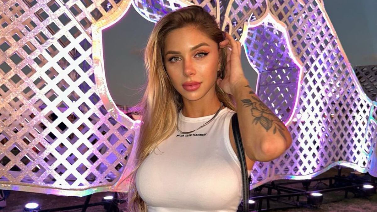 Romina Malaspina se quitó el top y enseñó la manera más sensual de combinar un corset