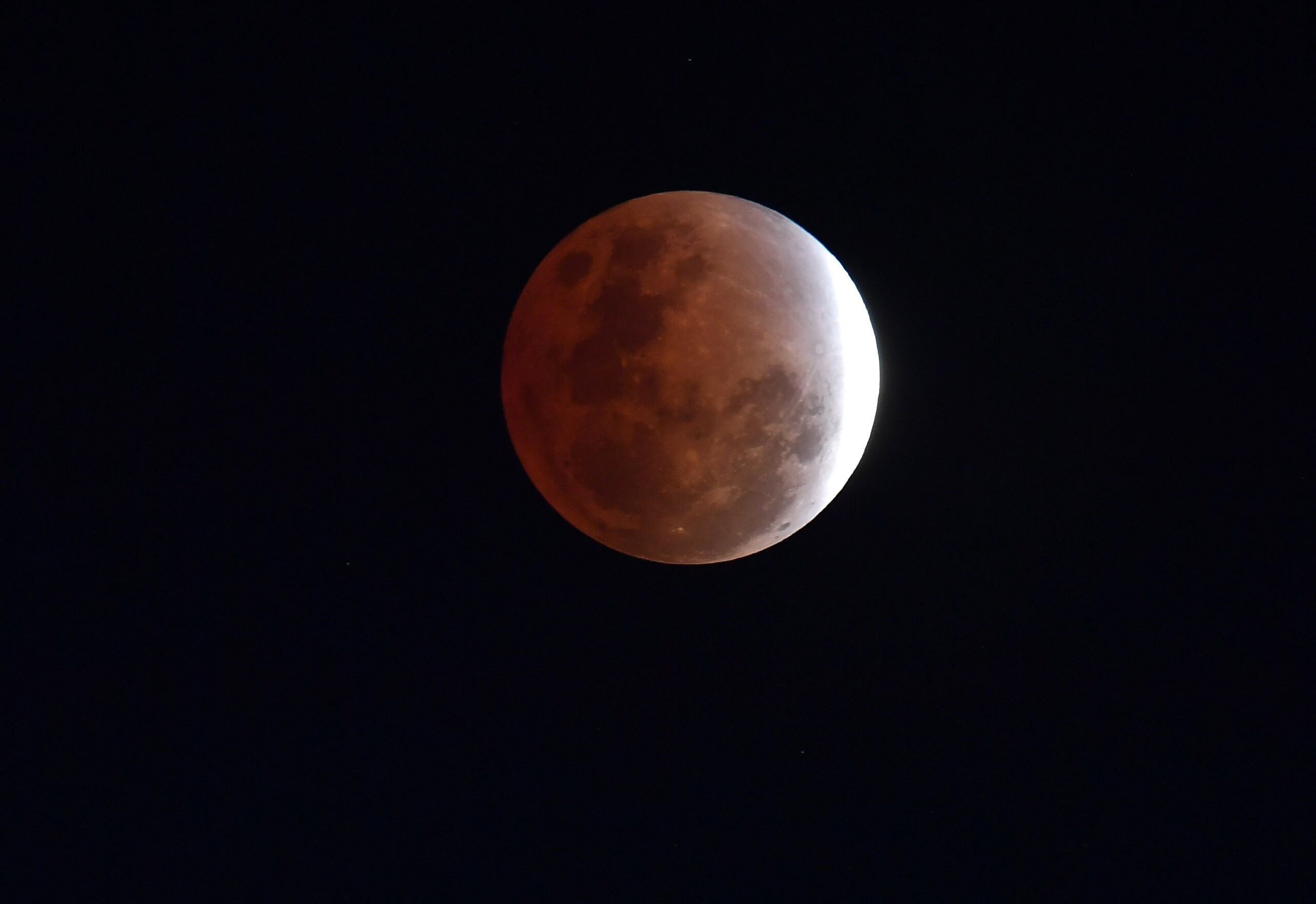 Pasó el eclipse lunar parcial más largo de la historia.