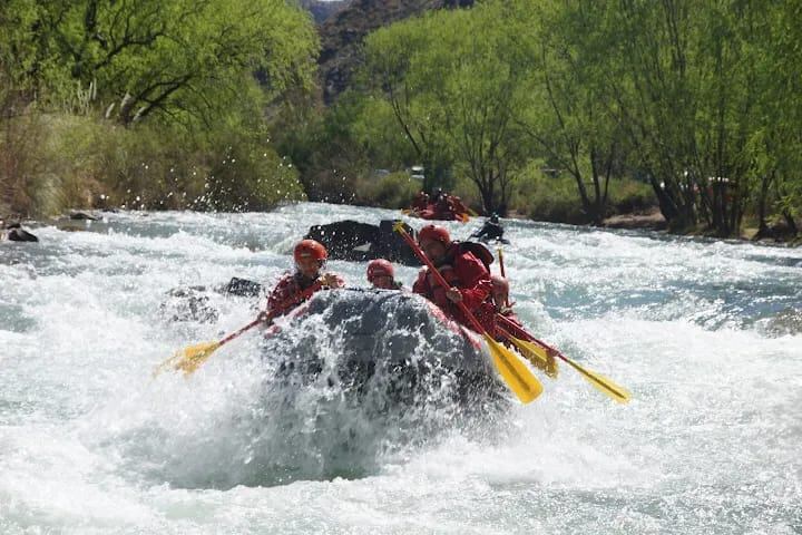 Rafting en Rafeishh Turismo Aventura.