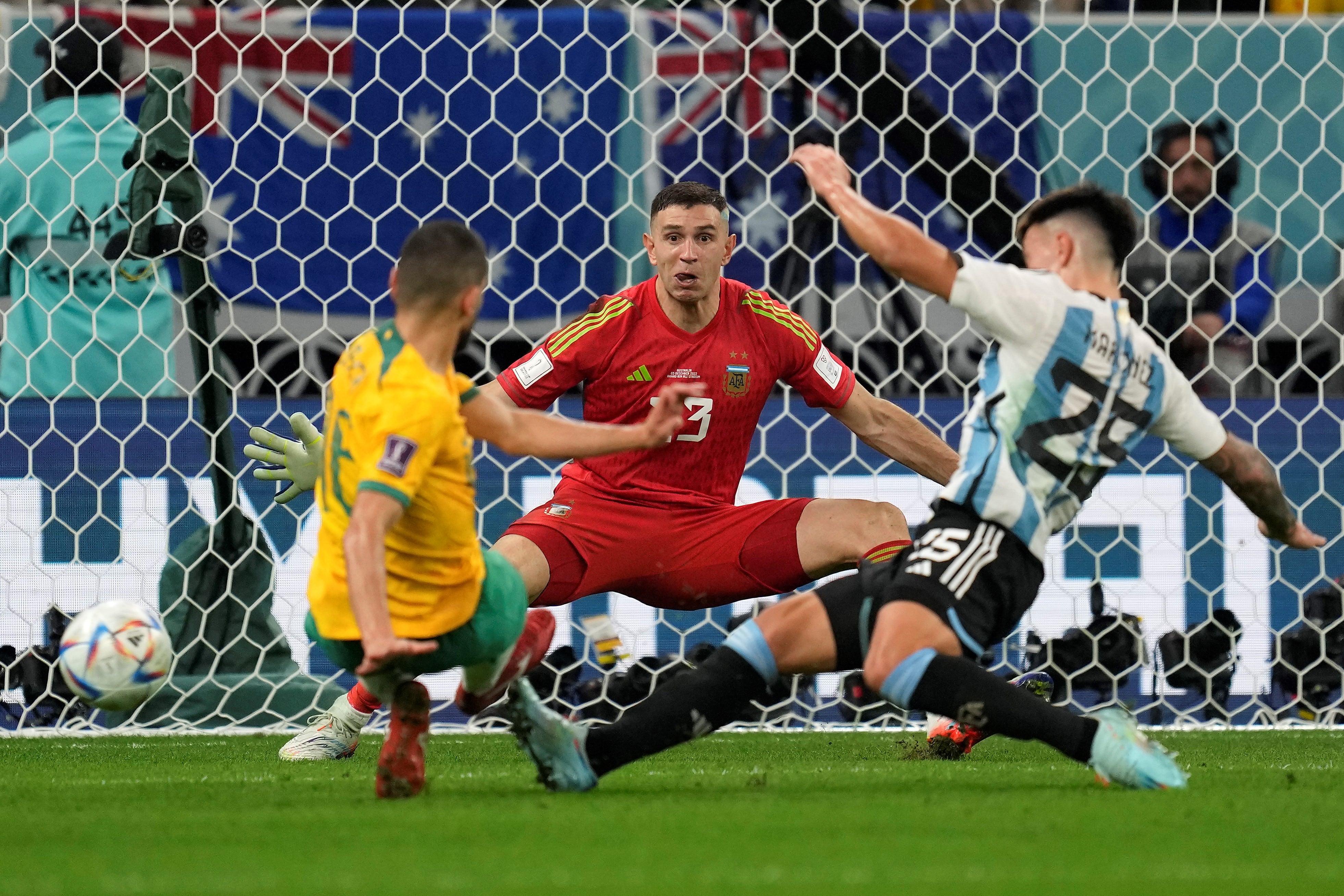 El "Dibu" es uno de los estandartes del seleccionado argentino. (AP)