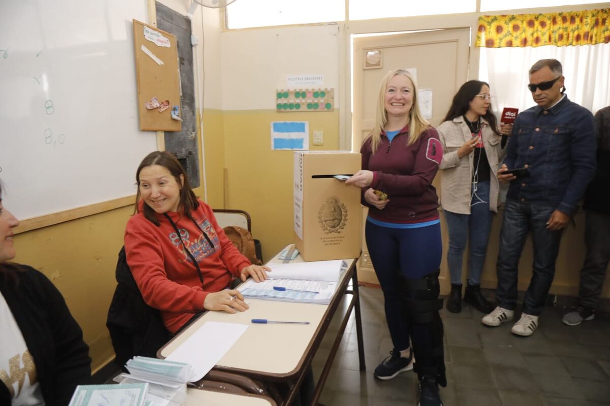 Lo insólito de estas Elecciones en Mendoza: una candidata a vicegobernadora se cortó lo ligamentos jugando al fútbol