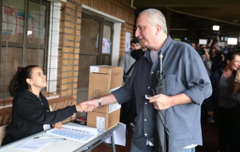 Elecciones en Misiones 2023: Hugo Passalacqua emitió su voto en Oberá.