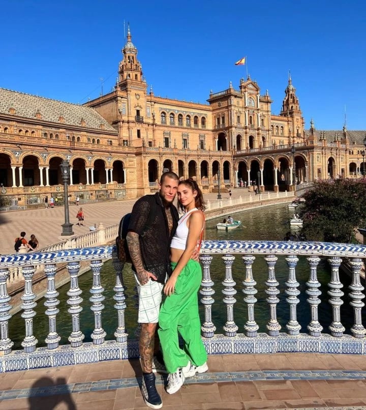 Alex Caniggia y Melody Luz pasearon por Europa