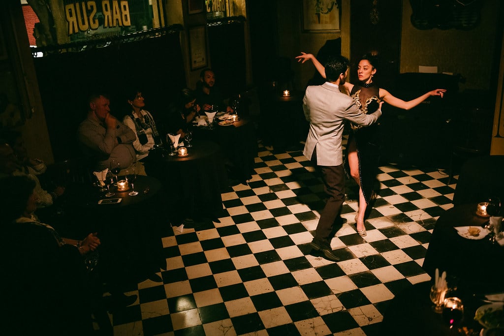 Show de tango en vivo en el Bar Sur