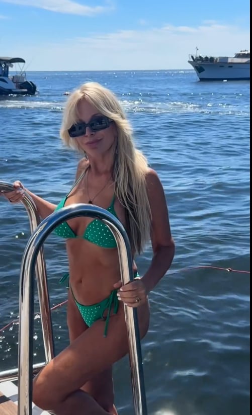 A los 71 años, Graciela Alfano deslumbró en microbikini verde y encendió las redes