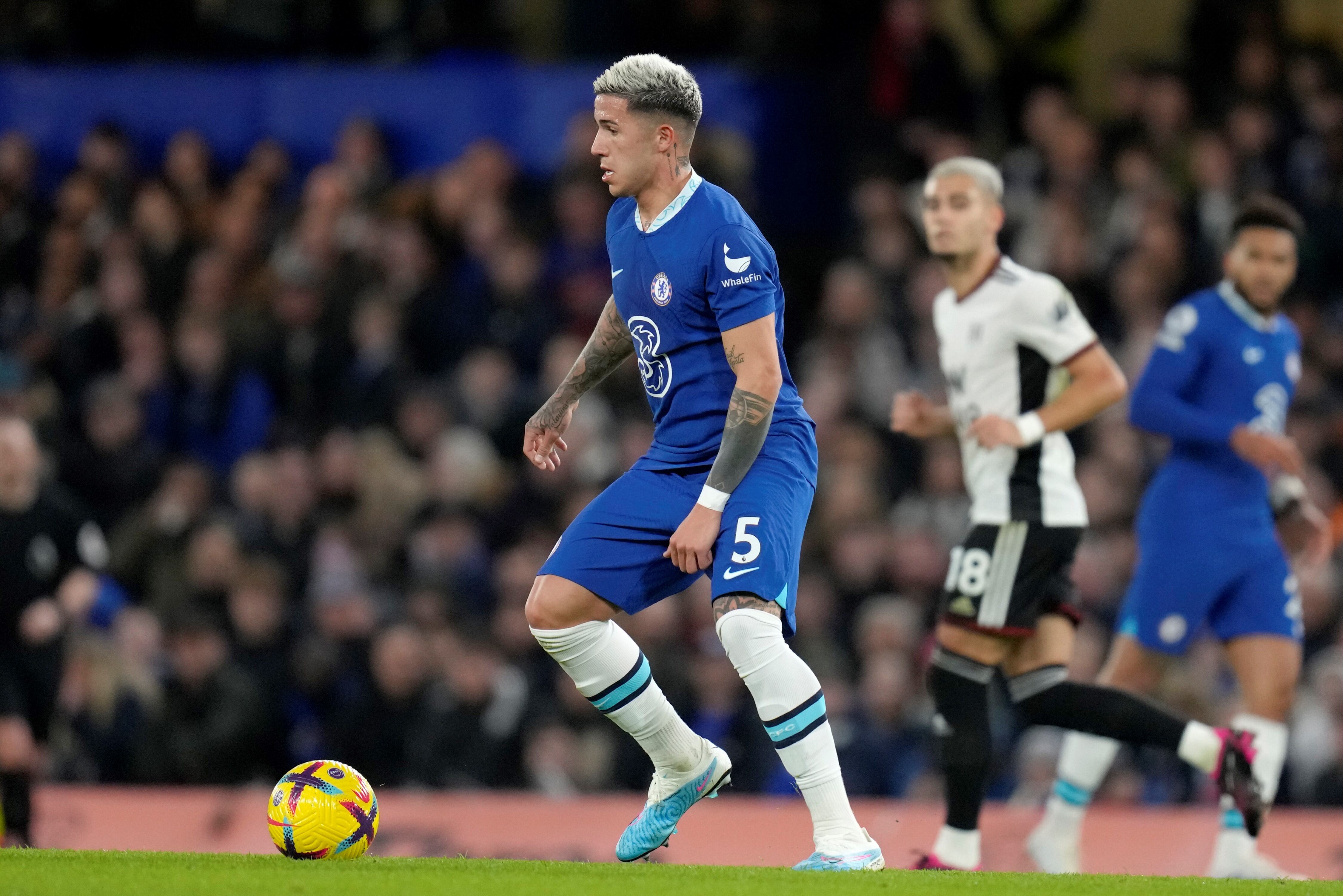 Enzo Fernández debutó oficialmente con el Chelsea. Foto: AP.