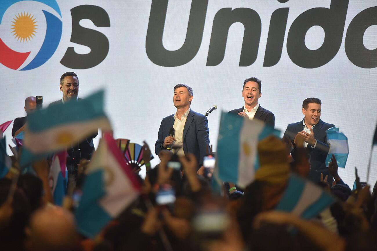 Daniel Passerini, candidato a intendente de la ciudad, en habla en el búnker de Hacemos Unidos por Córdoba. (Facundo Luque / La Voz)