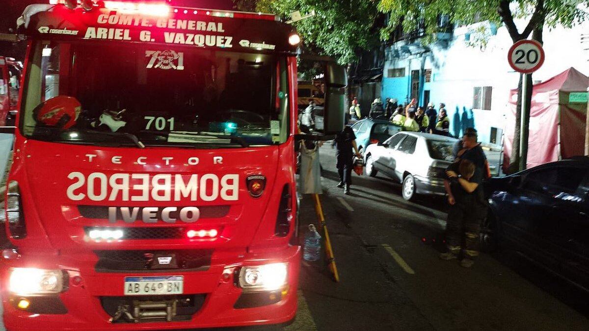 Un derrumbe en Floresta dejó 2 muertos y al menos 20 heridos.