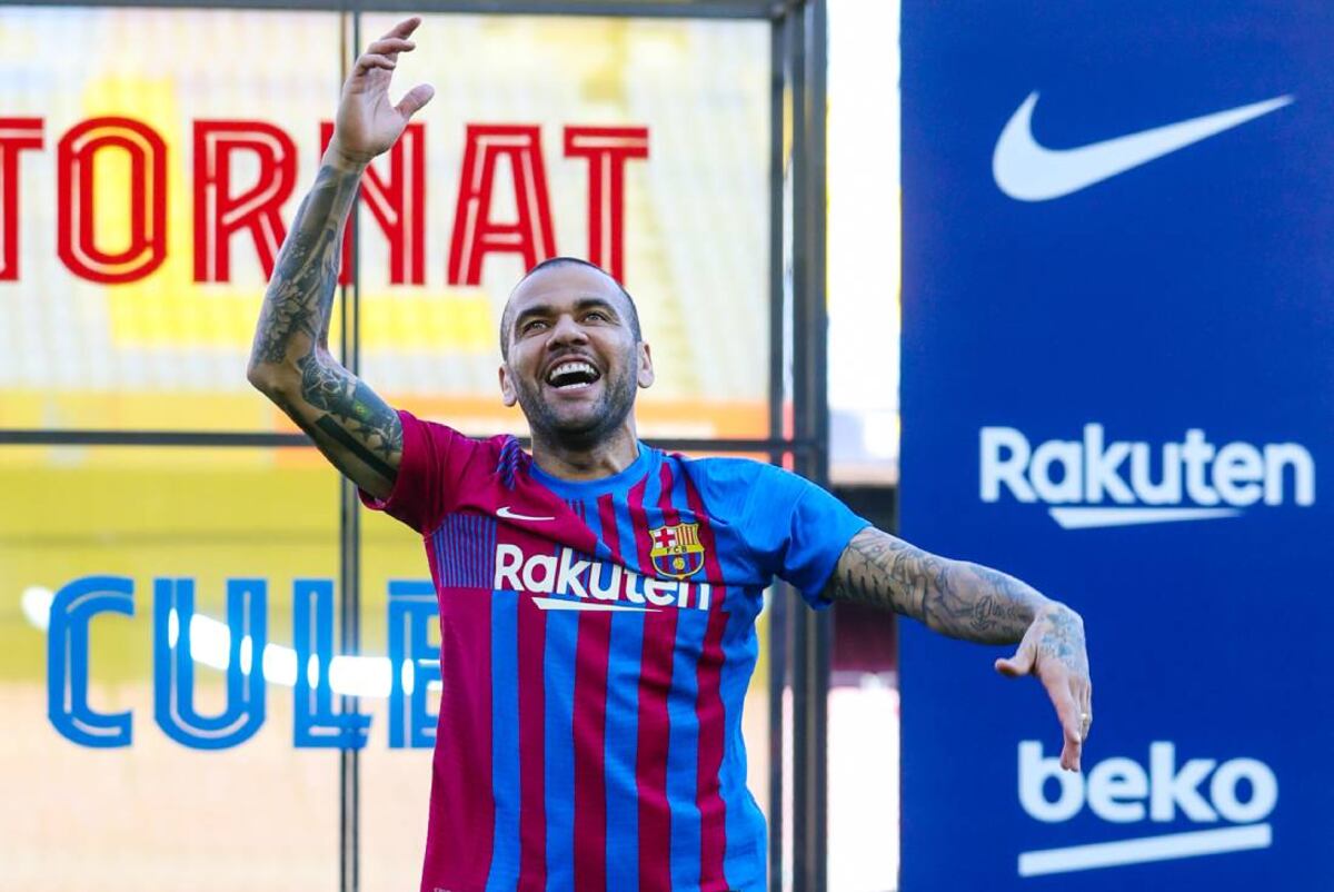 Dani Alves se despidió del Barcelona y se postuló en sus redes sociales: “Jugaré hasta los 50 años”