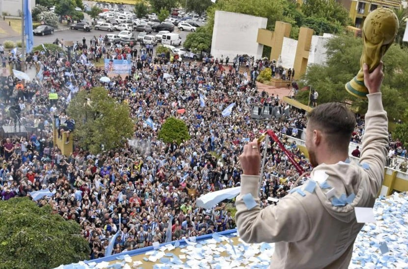 Alexis Mac Allister en los festejos de La Pampa.