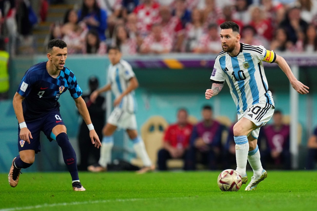 Argentina y Croacia, por los cuartos de final de Qatar 2022. (AP)