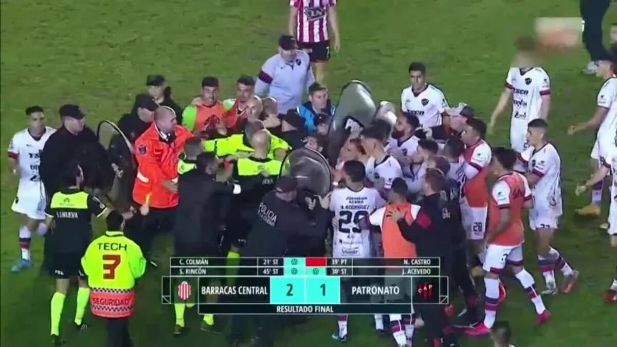 Alexander Sosa futbolista de El Tío, ingresó para Patronato en el polémico partido ante Barracas Central