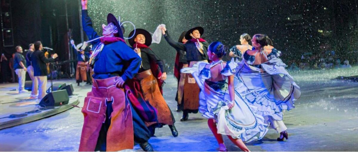 La lluvia no detuvo la tercera luna del Festival de Cosquín