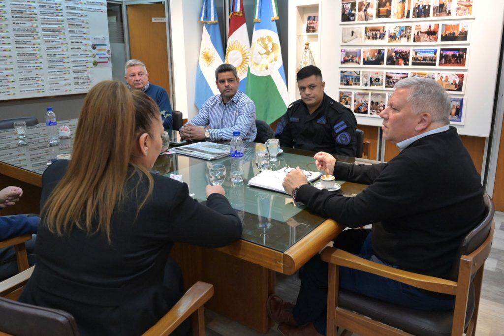 Reunión en Arroyito con autoridades de la Policía Federal Argentina