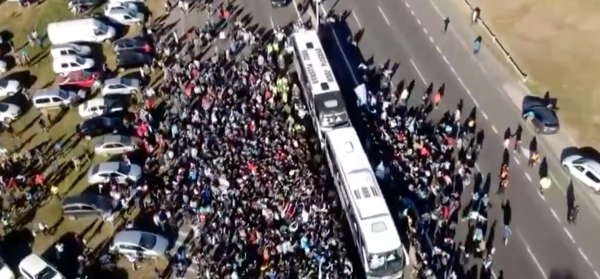 El recibimiento de la gente a la Selección Argentina en Ezeiza.