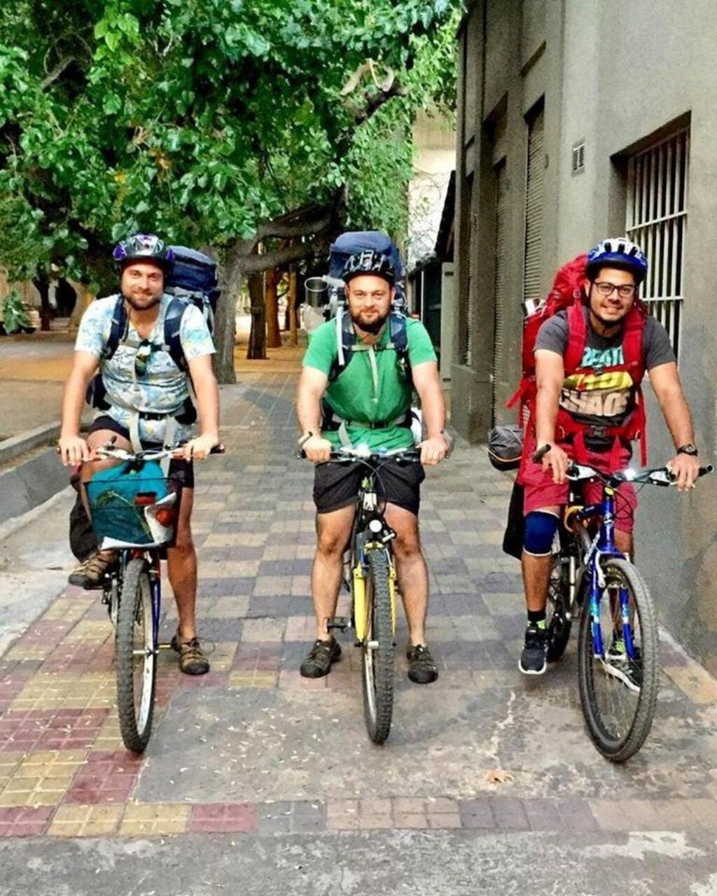 Mateusz Morawiec y sus parejas solían viajar por el mundo como mochileros.