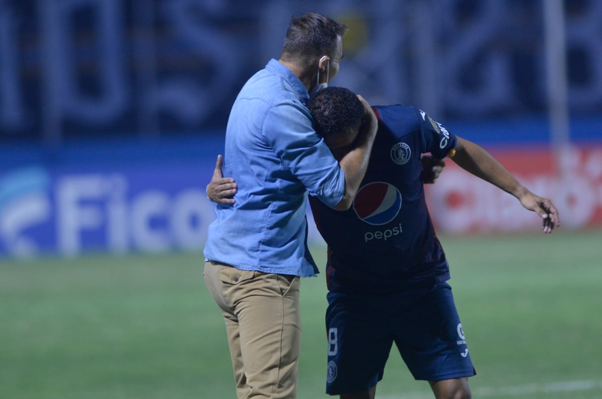 El DT cordobés Hernán "Tota" Medina dejó el Motagua de Honduras. (Prensa Motagua).