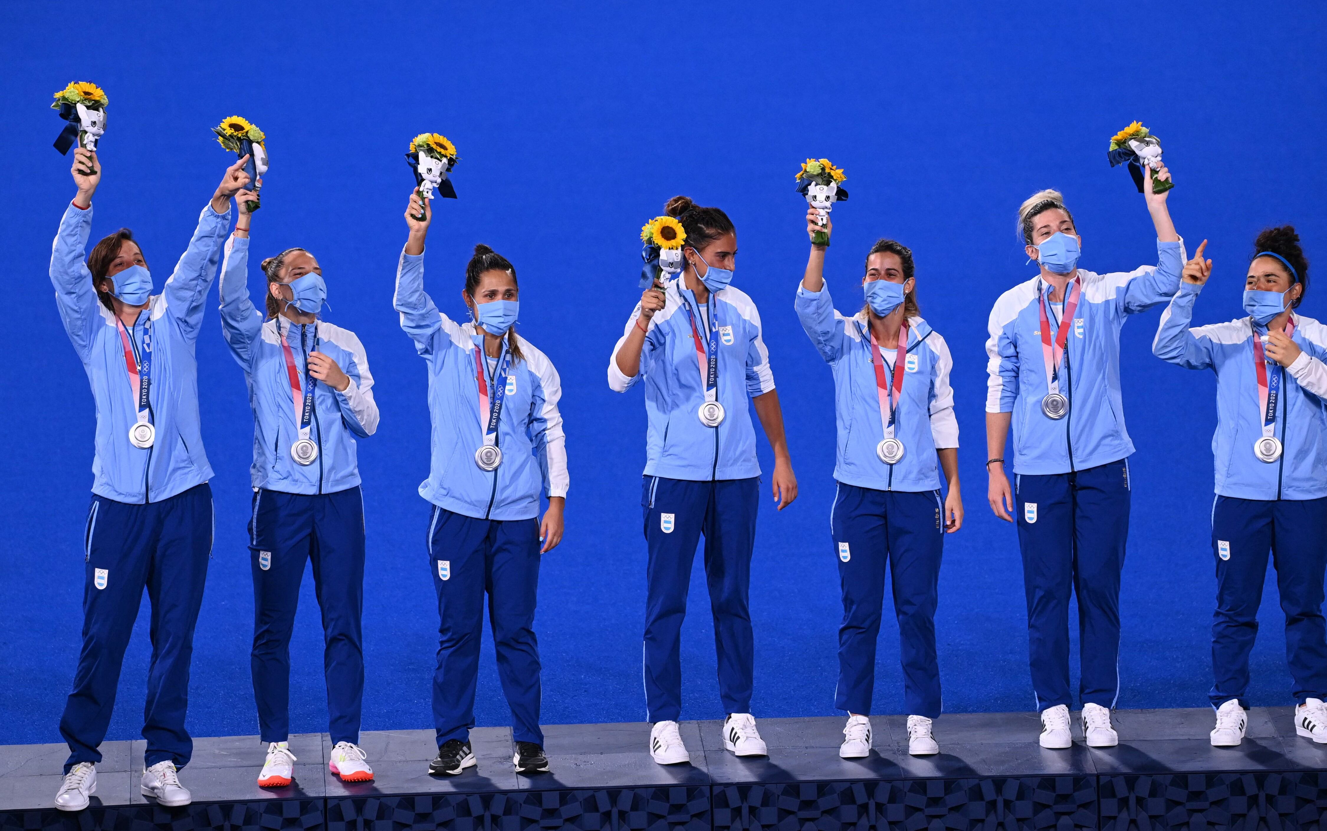 Las mejores fotos de la entrega de medallas de Las Leonas.