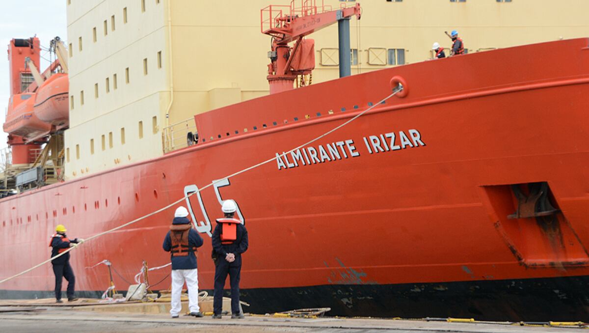 Puerto Belgrano: el rompehielos ARA “Almirante Irízar” está en dique seco