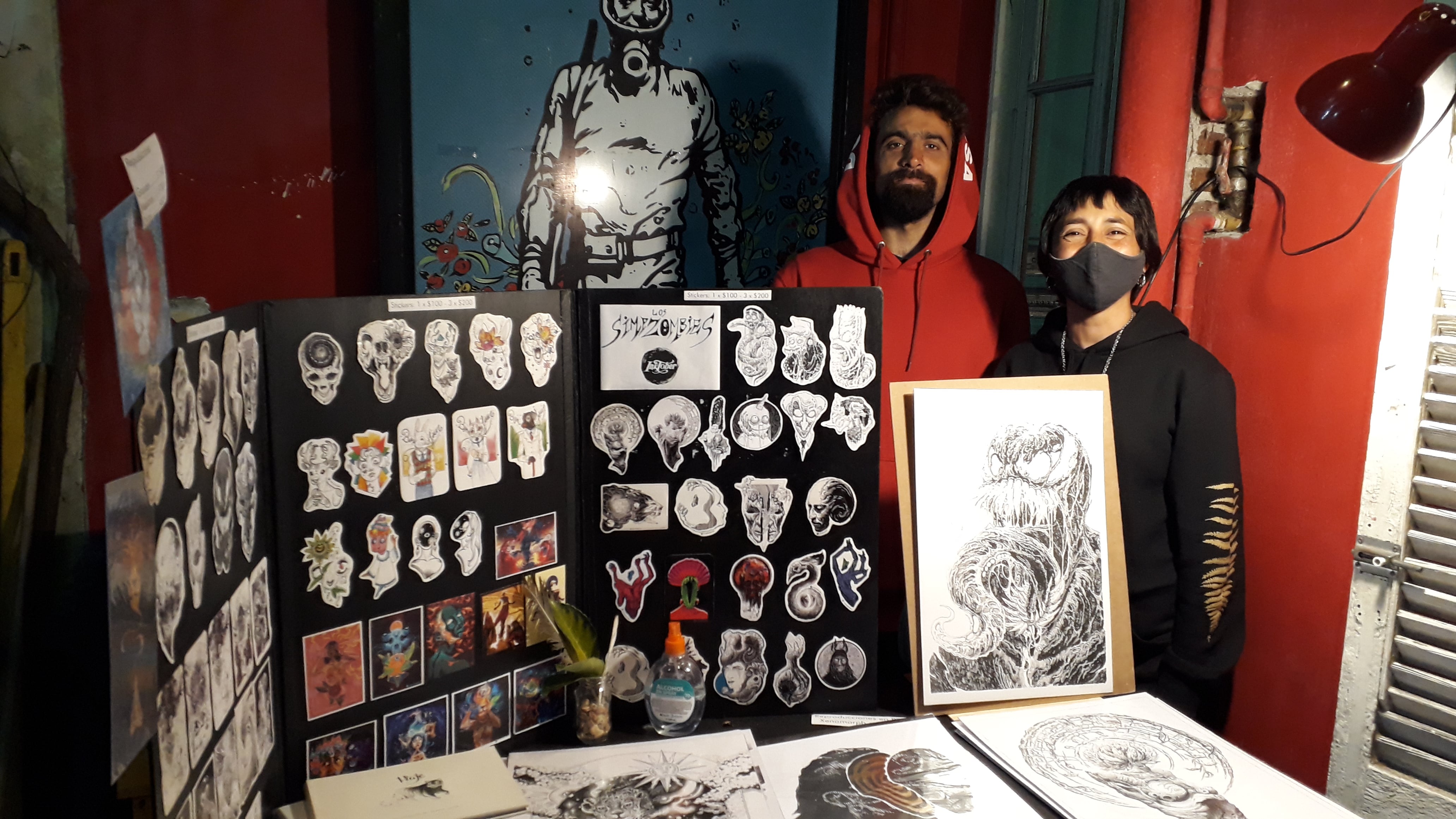 Este fin de semana se realizó la tradicional “Fnzi Feria” en “La Casa de Enfrente” y reunió a cientos de personas que disfrutaron del arte de ilustradores locales.