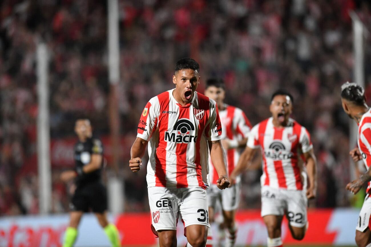 Instituto venció 2 a 0 a San Lorenzo en el Monumental de Alta Córdoba.  (Facundo Luque / La Voz)