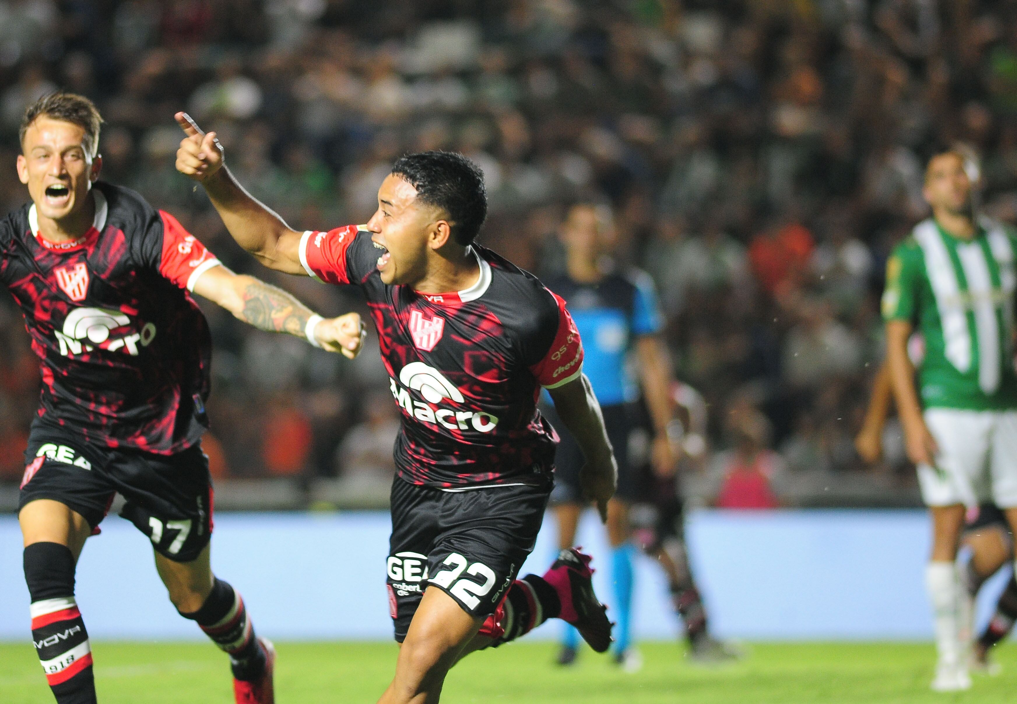 Damián Puebla, autor de dos goles para Instituto en el partido ante Banfield por la Copa de la Liga Profesional 2024. (Fotobaires)