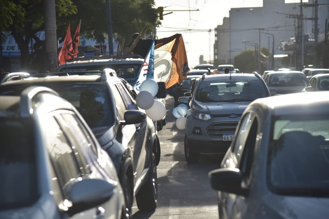 Caravana de los trabajadores de salud en Córdoba en reclamo (Facundo Luque)