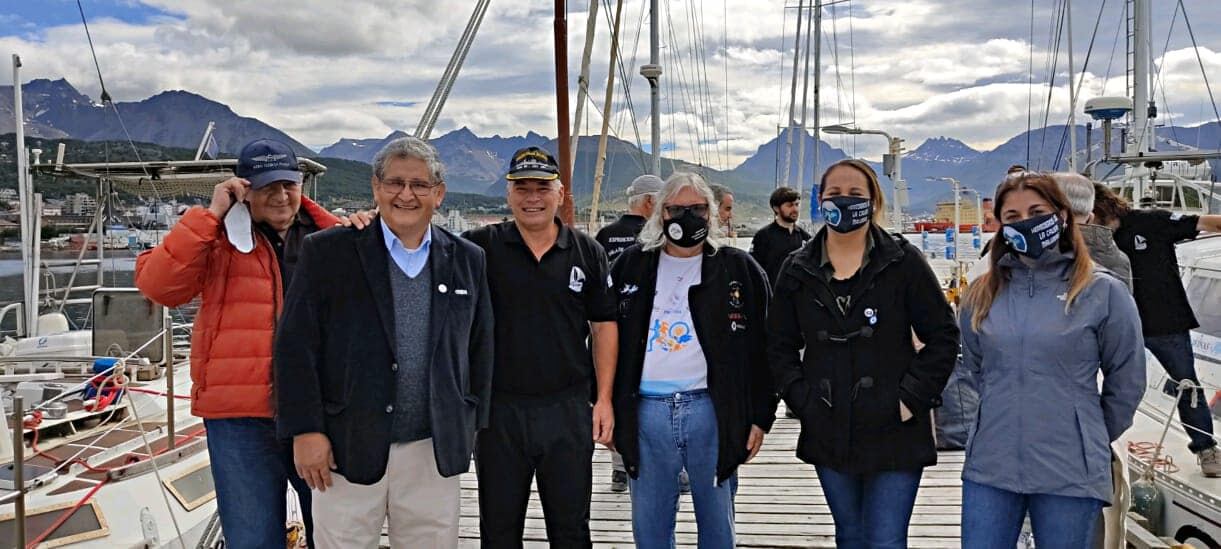 De izquierda a derecha: VGM Juan Vera, VGM Francisco Vargas, VGM Nilo Navas, VGM Fortunato Vara, HCM Belén Vargas y HCM Rosana Rossoli.