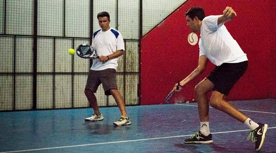 Las actividades deportivas en lugares cerrados deberán mantener ventilación cruzada permanente 