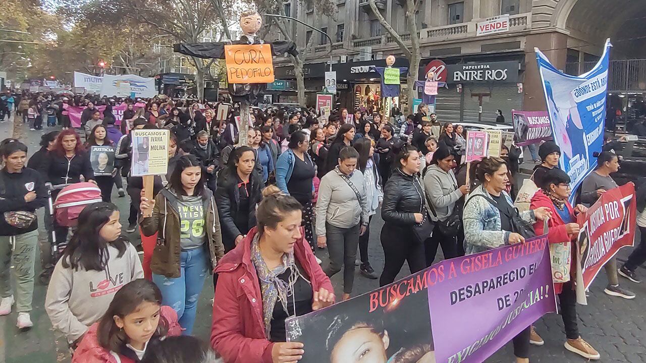 Marcha nacional por “Ni una menos”: Mendoza sigue de luto y el color negro es una consigna