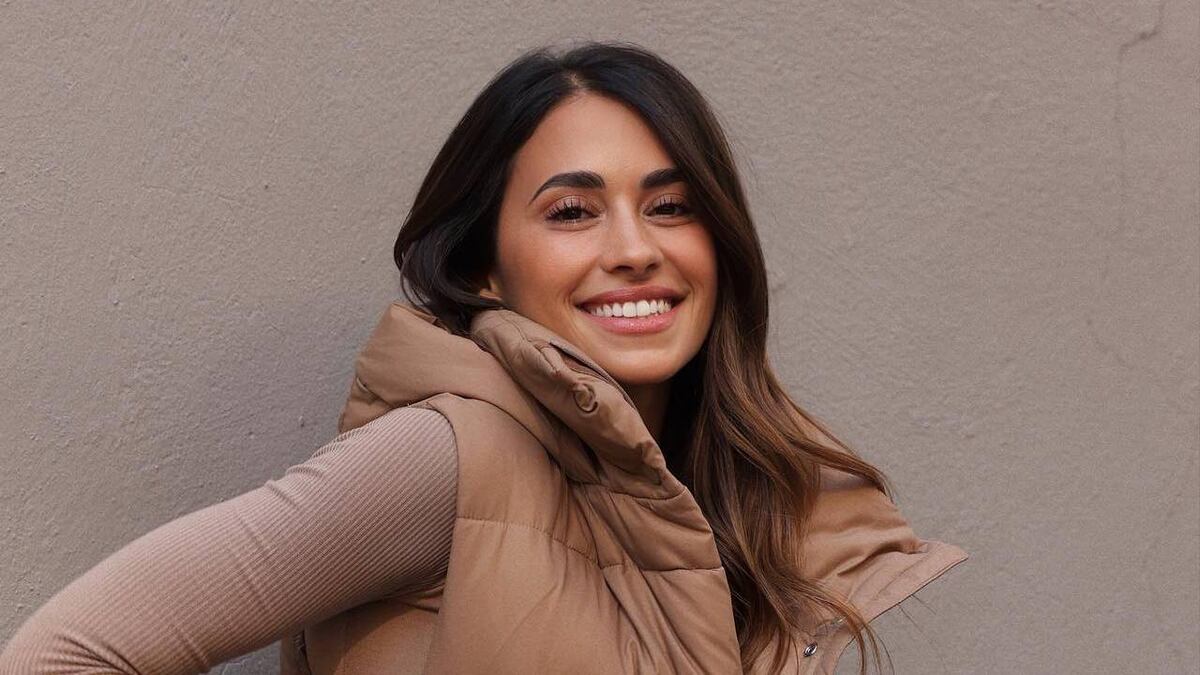De novela: Antonela Roccuzzo se enganchó con el libro de una nueva serie de Netflix