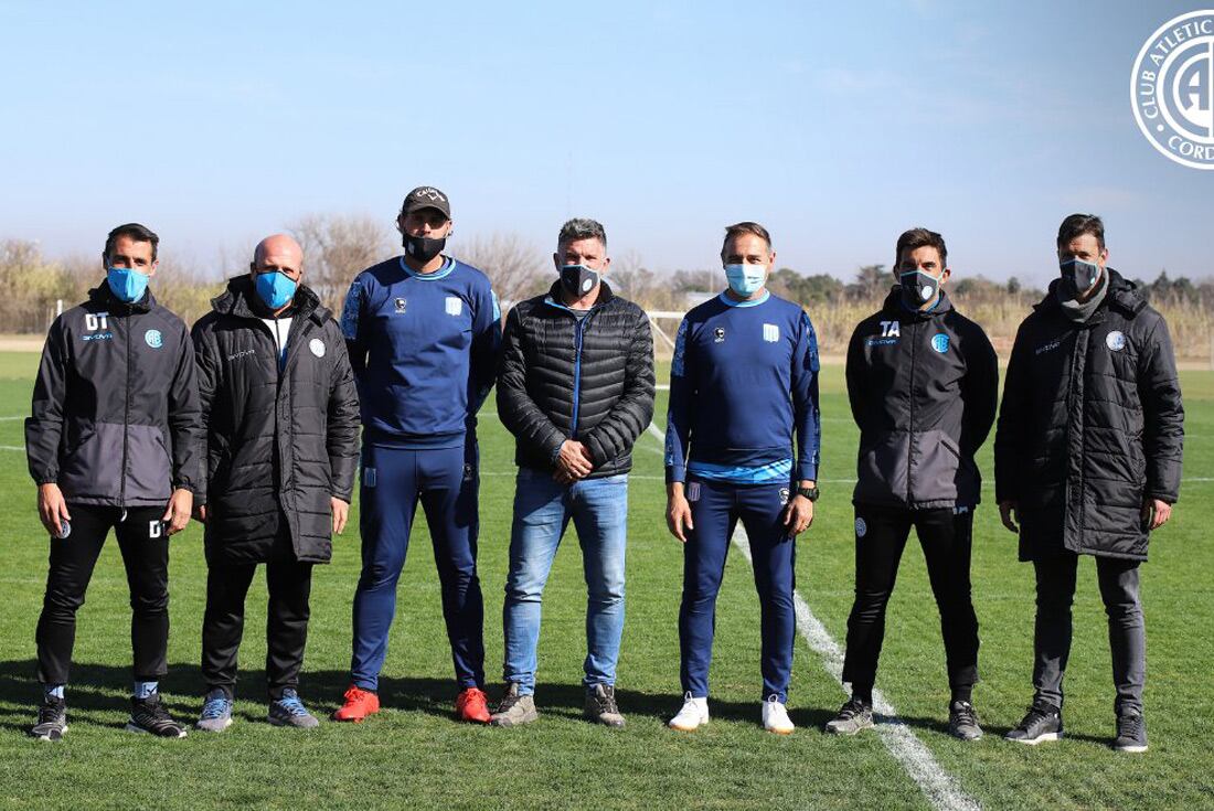 Farré, Sosa, Bossio, Artime, Medina, Peppino y Obolo, juntos en Villa Esquiú (Foto: Prensa Belgrano).