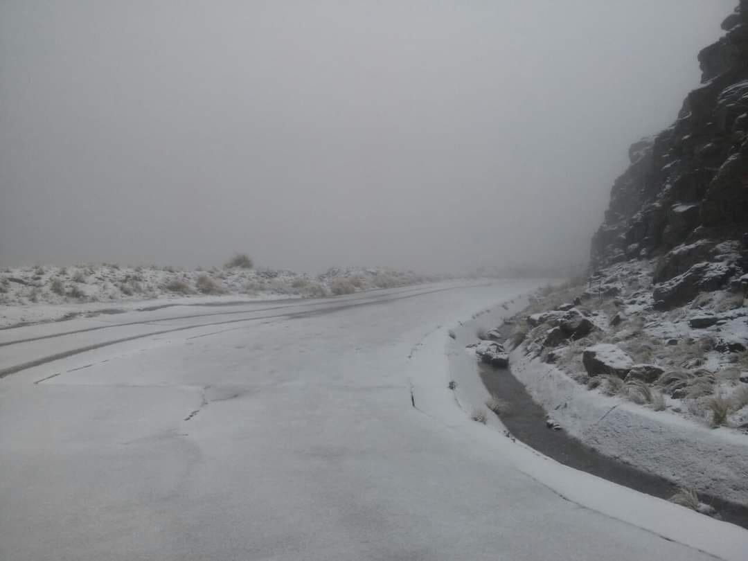 Invierno se despide con una sorpresiva nevada en la Villa de Merlo en San Luis