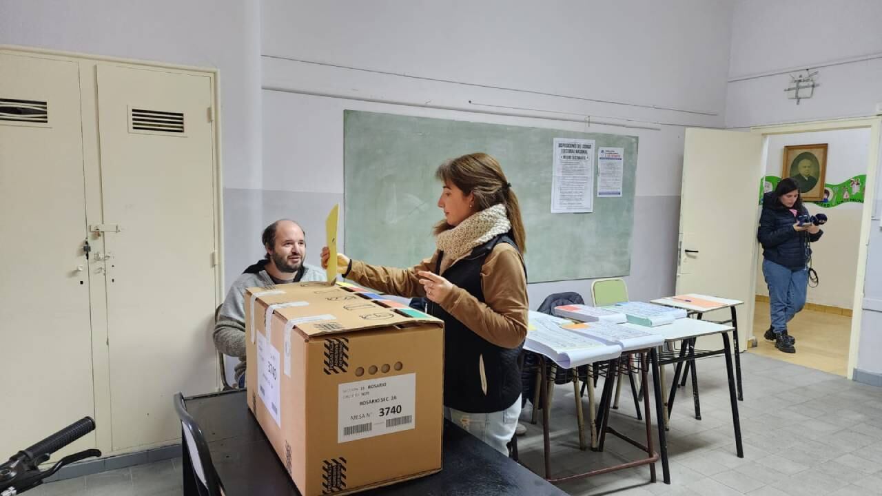 En septiembre vuelve el sistema de boleta única con cabinas en las escuelas.