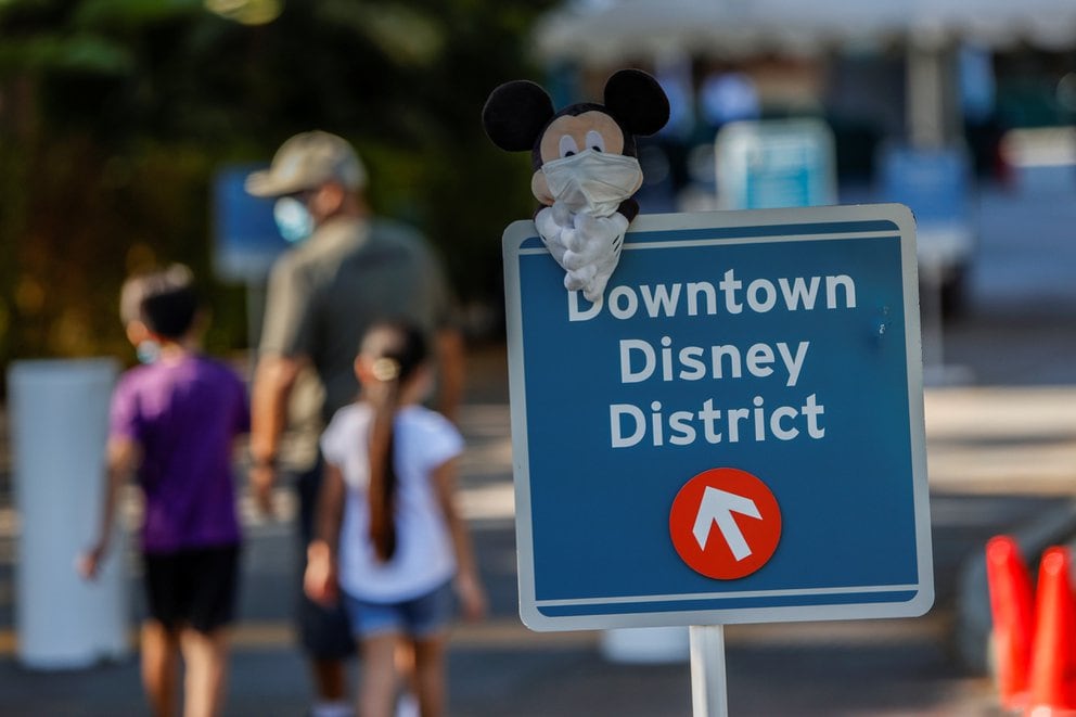 Después de un año, reabrió el parque de Disney.