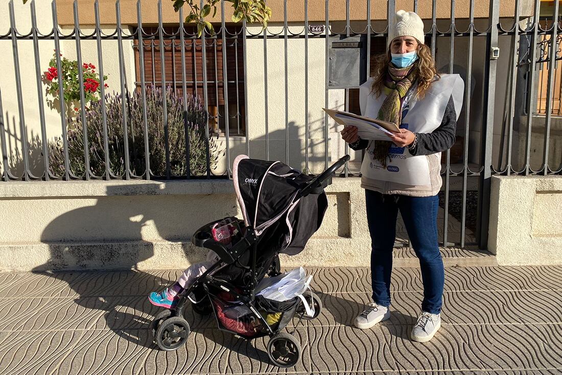 En Río Cuarto, censista fue a censar con su bebé.