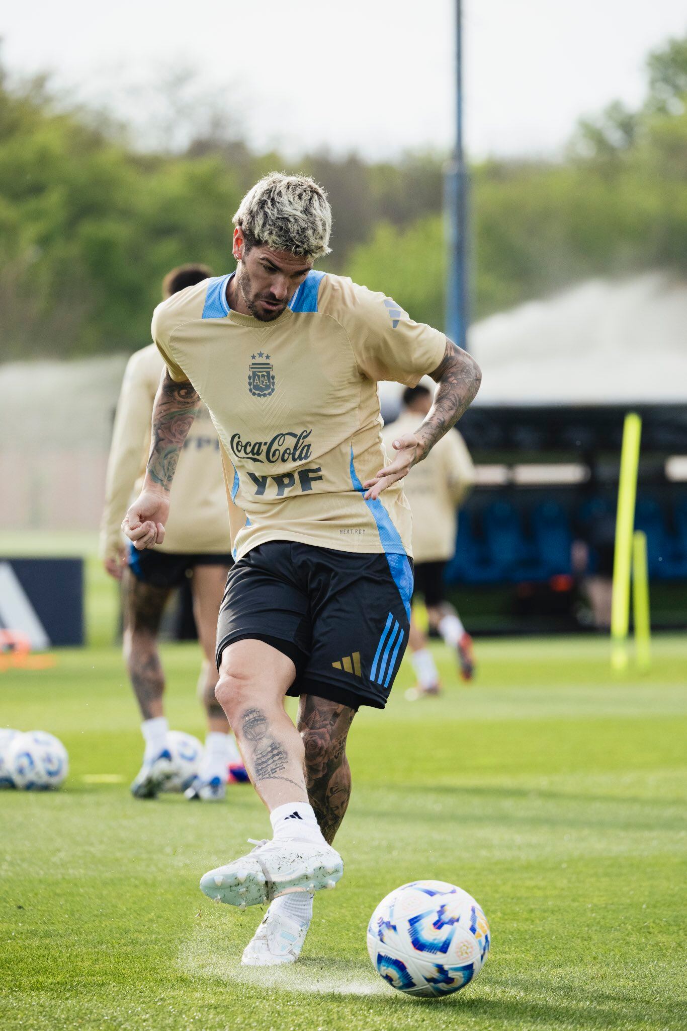 Rodrigo De Paul en el entrenamiento de Argentina antes de Bolivia. (Prensa Argentina)