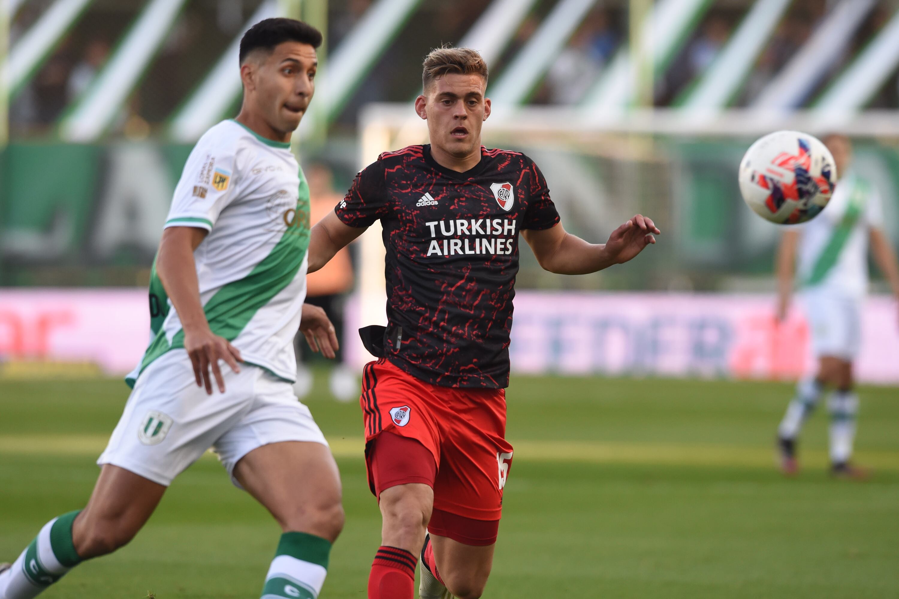 River venció a Banfield y es líder de la Liga Profesional.