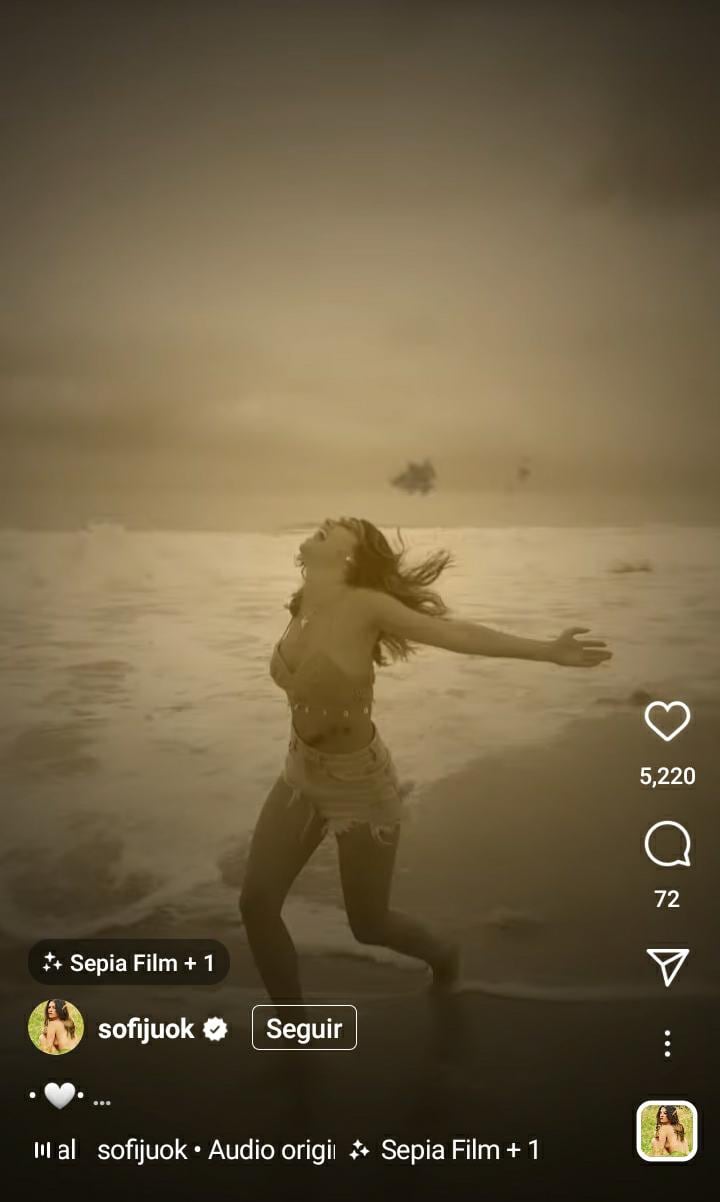 Sofia Jujuy Jimenez en la playa