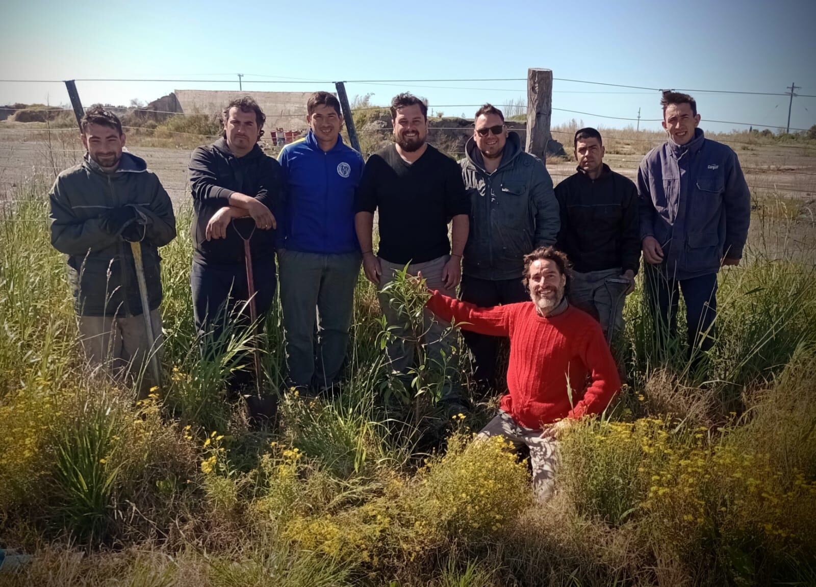 Jornada de forestación en el predio de la Planta de Separación de Residuos de Bellocq